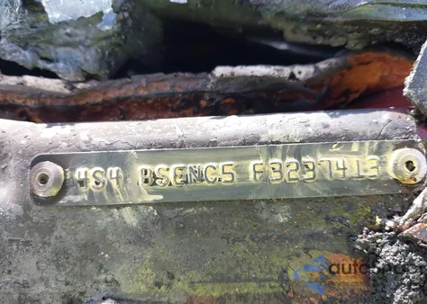 2015 Subaru Outback 3.6R Limited z USA, uszkodzony, nr VIN 4S4BSENC5F3237413